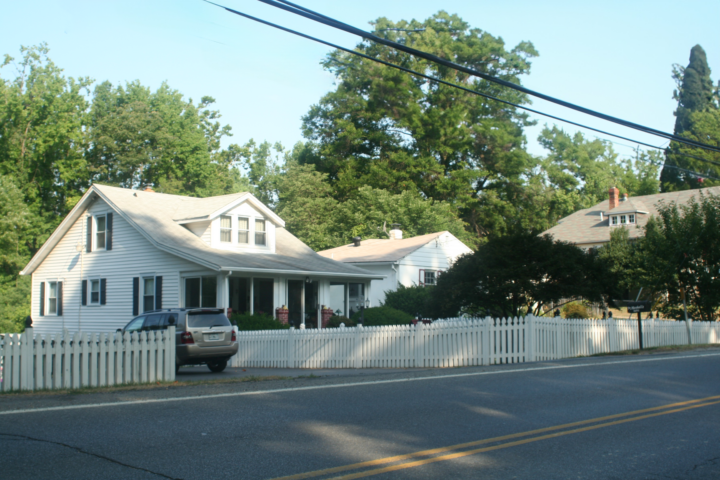 Woodland-Looking-northwest-16011-16007-Marlboro-Pike
